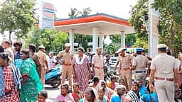 மழைநீா் தேங்குவதைத் தடுக்கக் கோரி பொதுமக்கள் சாலை மறியல்