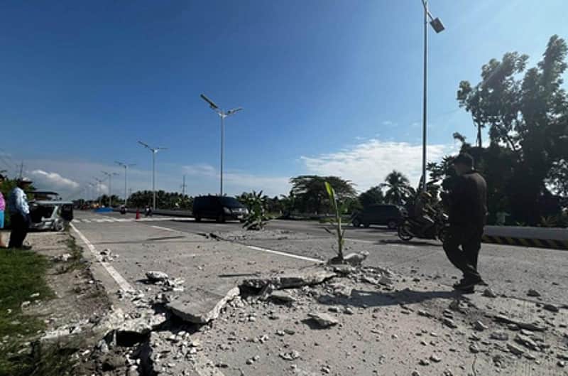 7.8 offshore earthquake shakes Philippines; tsunami warning issued
