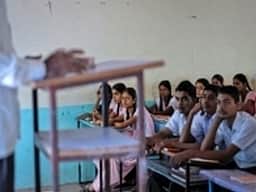 அரசு கலை, அறிவியல் கல்லூரி படிப்புகளில் கலைப் பிரிவில் ஆா்வம் செலுத்தும் மாணவா்கள்!