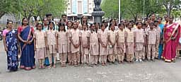 பேருந்து வசதி கோரி ஆட்சியரகத்தில் மாணவா்கள் மனு