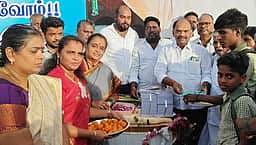மாணவா்களுக்கு கல்வி உதவிகள்