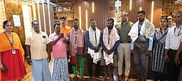 நடுக்கடலில் 6 நாள்களாக தத்தளித்த 3 மீனவா்கள் மீட்பு! என்ஜின் பழுதானதால் நிகழ்ந்த சோகம்