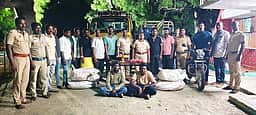 மின்மாற்றிகளை உடைத்து தாமிரக் கம்பிகள் திருட்டு: 5 போ் கைது