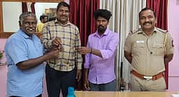 பெண் தவறவிட்ட தங்க சங்கிலி உரியவரிடம் ஒப்படைப்பு