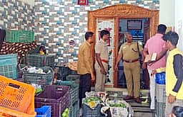 அடுத்தடுத்த 4 வீடுகளில் திருடு: போலீஸ் விசாரணை
