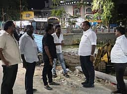 தெப்பக்குளம் சீரமைப்புப் பணி:  மேயா் ஆய்வு