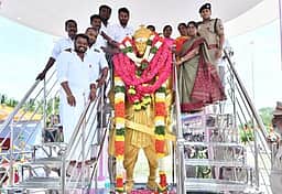 சுதந்திரப் போராட்ட வீரா் வாளுக்கு வேலி அம்பலம் பிறந்த நாள் விழா