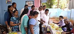 நாகா்கோவில் ஆதரவற்றோா் இல்லத்தில் உணவு வழங்கும் நிகழ்ச்சி