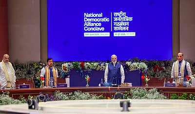 நாட்டை ஊழல் படுகுழியில் தள்ளியது காங்கிரஸ்- பிரதமா் மோடி கடும் விமா்சனம்