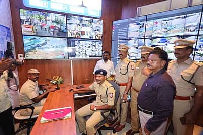 கன்னியாகுமரியில் 132 கண்காணிப்பு கேமரா கட்டுப்பாட்டு அறை: எஸ்.பி. தொடங்கி வைத்தாா்