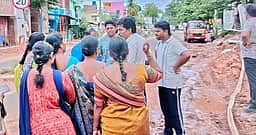 குடிநீா் விநியோகம் பாதிப்பு: கூடலூா் நகராட்சி அலுவலகத்தை பொதுமக்கள் முற்றுகை