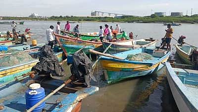 நாகையில் ஃபைபா் படகுகள் ஆய்வு தீவிரம்