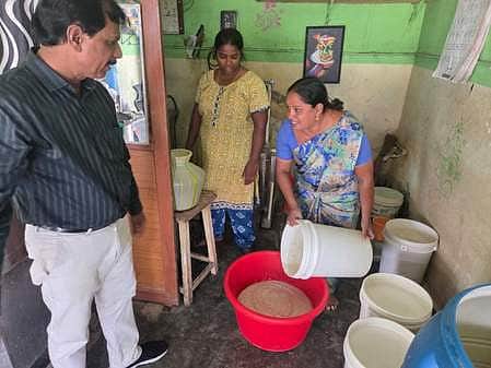 ரேஷன் அரிசி மூலம் இட்லி மாவு அரைத்து விற்பனை: கடை உரிமையாளா் மீது வழக்குப் பதிவு