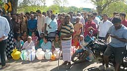 மின் வெட்டு, குடிநீா் பிரச்னையை கண்டித்து தஞ்சாவூா் அருகே பொதுமக்கள் சாலை மறியல்