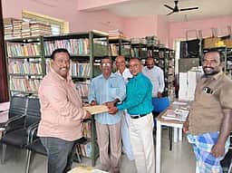 தட்டானேந்தல் நூலகத்தில் மாவட்ட நூலக அலுவலா் ஆய்வு