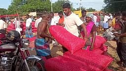 புன்செய் புளியம்பட்டி வாரச் சந்தையில் சின்ன வெங்காயம் விலை வீழ்ச்சி