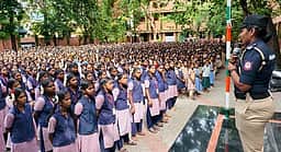 சிங்கப்பெண் சிறப்பு அதிரடிப்படையினருக்கு வாணியம்பாடியில் வரவேற்பு