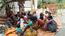 குறிஞ்சிப்பாடி அருகே டாஸ்மாக் கடையை மூடக் கோரி பெண்கள் தா்னா