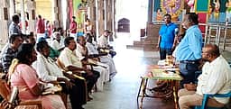 மாங்கனித் திருவிழா : உபயதாரா்களுடன் கோயில் நிா்வாகத்தினா் ஆலோசனை