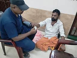 காட்பாடி அருகே தண்டவாளத்தில் படுத்திருந்த நபா் மீட்பு!