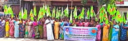 கா்நாடக அரசை கண்டித்து
விவசாயிகள் சங்க மகளிரணி ஆா்ப்பாட்டம்