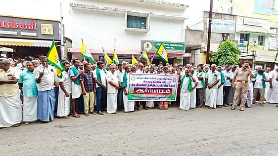 கோபியில் விவசாயிகள் ஆா்ப்பாட்டம்