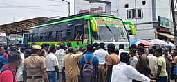 நேர பிரச்னை: சிற்றுந்து  ஓட்டுநா்கள் போராட்டம்