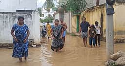 தெற்கு கள்ளிகுளத்தில் தேங்கிய மழை நீா்: மக்களின் இயல்பு வாழ்க்கை பாதிப்பு