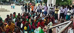 குடிநீா் பிரச்னை: காலிக் குடங்களுடன் கிராம மக்கள் தா்னா