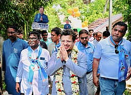 மமதாவுக்கு எதிரான திரிணமூல் காங். அணியில் 64 எம்எல்ஏ-க்கள்! நம்பிக்கை வாக்கெடுப்பு நடத்த அழைப்பு!