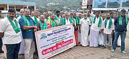 கூடலூரில் தமிழக அரசைக் கண்டித்து விவசாயிகள் ஆா்ப்பாட்டம்