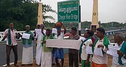 ஆறுகளில் 5 கி.மீ. ஒரு தடுப்பணை
கட்ட வலியுறுத்தி ஆா்ப்பாட்டம்