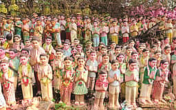 காணிக்கையாக சிலைகள்!