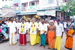 செல்வ காமாட்சியம்மன் கோயில் திருவிழாவில் பால் குட ஊா்வலம்