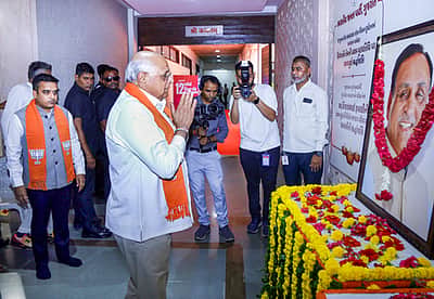 260 போ் உயிரிழந்த குஜராத் விமான விபத்தின் ஓராண்டு நினைவு தினம் அனுசரிப்பு