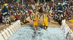 சங்கரன்கோவில் திரௌபதியம்மன் கோயிலில் பூக்குழித் திருவிழா