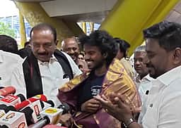 சிம்பொனி இசைக் குழுவுடன் சாதனை: லிடியன் நாதஸ்வரத்துக்கு விமான நிலையத்தில் வரவேற்பு