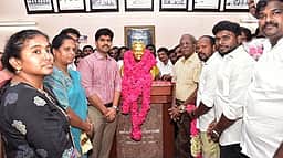 நேசமணி பிறந்த நாள்: சிலைக்கு ஆட்சியா் மாலை அணிவிப்பு