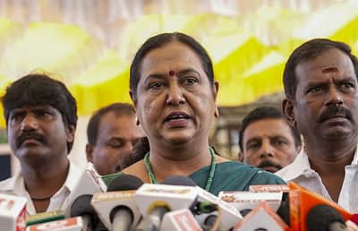 விருத்தாசலத்தை புதிய மாவட்டமாக அறிவிக்க வேண்டும்: பேரவைத் தலைவரிடம் பிரேமலதா விஜயகாந்த் வலியுறுத்தல்