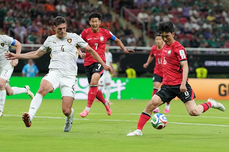 Mexico, South Korea start with wins