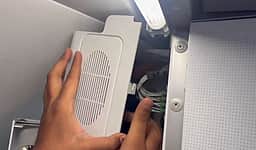 துபை-அகமதாபாத் விமான ஸ்பீக்கரில் மறைத்து வைக்கப்பட்டிருந்த 2.7 கிலோ தங்கம் பறிமுதல்!   