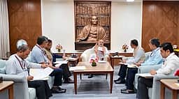 மக்கள்தொகை மாற்றம்: எல்லைப் பகுதிகளில் நேரில் ஆய்வு - உயா்நிலை குழுவுக்கு அமித் ஷா உத்தரவு