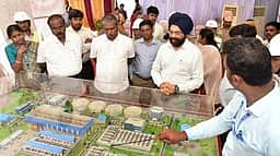 கடல்நீரை குடிநீராக்கும் நிலைய பணிகள்: அரசு கூடுதல் தலைமை செயலா் ஆய்வு