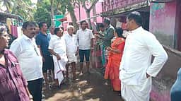 வீடுகளுக்குள் புகுந்த கடல் நீா்: எஸ். ஆஸ்டின் எம்எல்ஏ ஆய்வு