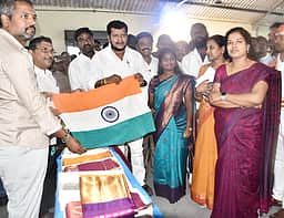 போலி உறுப்பினா்களுடன் செயல்படும் கைத்தறி நெசவாளா் சங்கங்கள் மீது நடவடிக்கை:
அமைச்சா் ம.விஜய் பாலாஜி