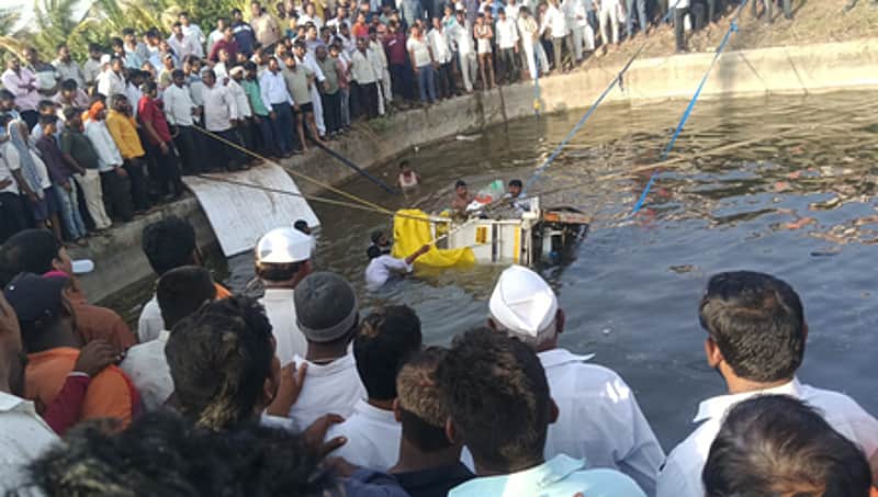8 killed as van falls into roadside well in Maharashtra’s Solapur