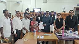 சங்கரன்கோவிலில் மக்கள் நீதிமன்றம்: 490 வழக்குகளுக்குத் தீா்வு