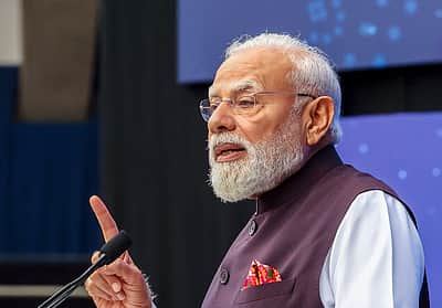 உலகின் மிகப் பெரிய மருத்துவக் காப்பீடு திட்டத்தைக் கொண்ட நாடு இந்தியா! பிரதமா் மோடி பெருமிதம்!!