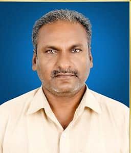 காா் மோதியதில் லாரி ஓட்டுநா் உயிரிழப்பு