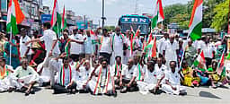 ராகுல் காந்தி மீது அவதூறு: திமுக நிா்வாகியை கைது செய்யக்கோரி காங்கிரஸாா் சாலை மறியல்